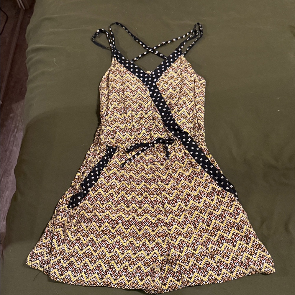 Xhilaration Yellow and Black Patterned Fabric